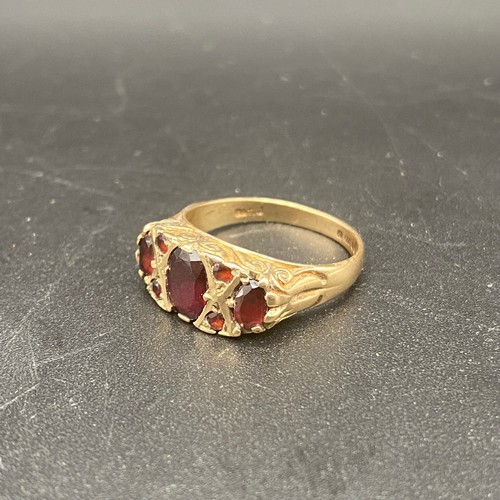 907 - 9ct gold ring with three red stones. Size M 3.5G