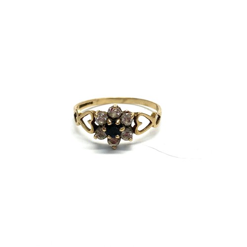 925 - 9ct gold ring with synthetic Carbonado stone and heart shoulders. Size O. 1.3g.