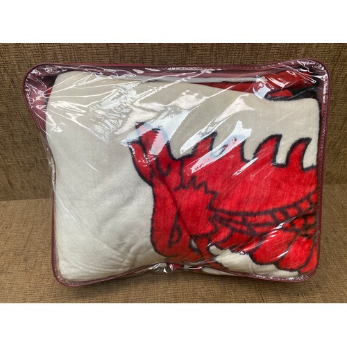 278 - Welsh dragon blanket