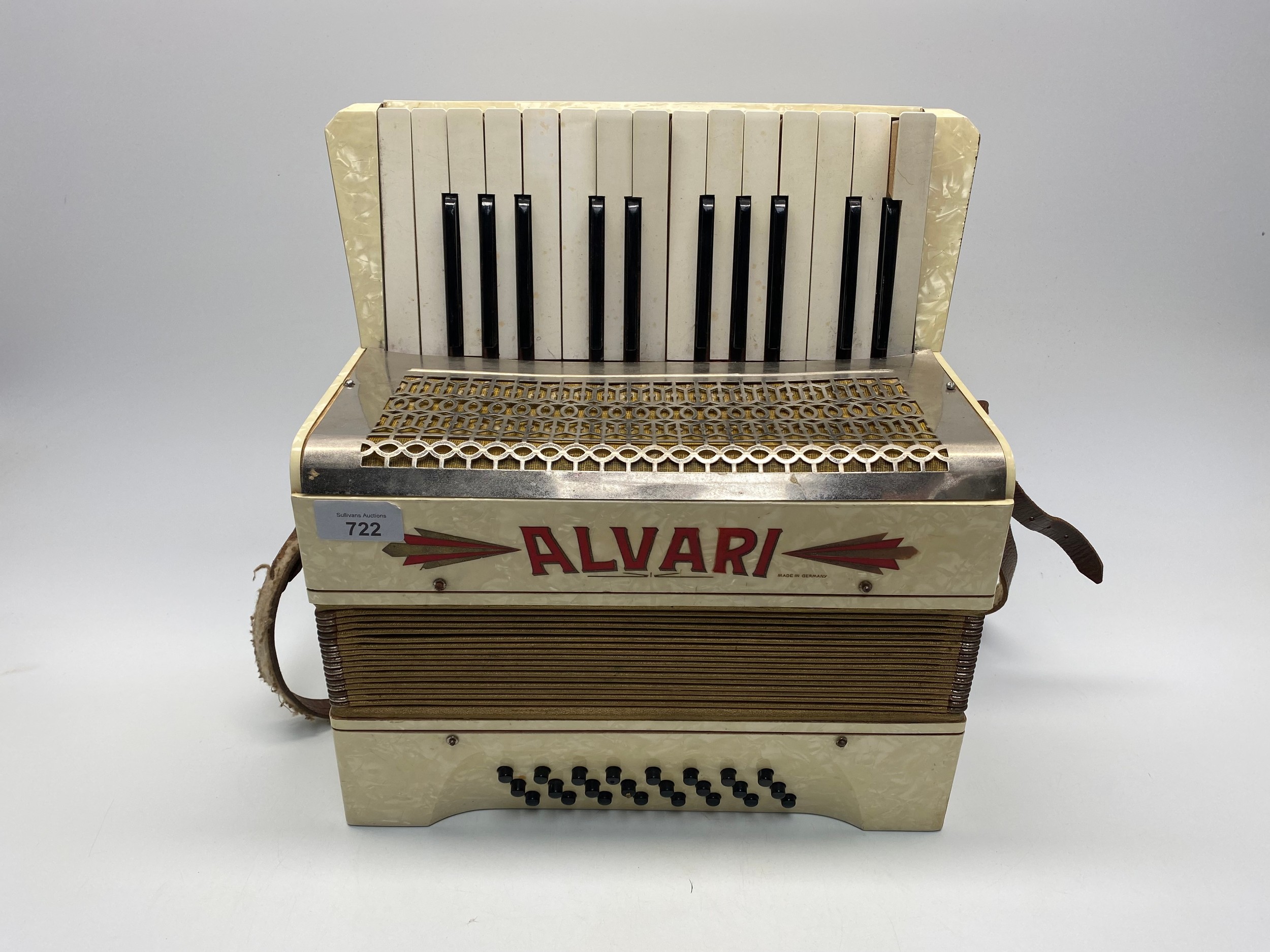 Alvari accordion deals