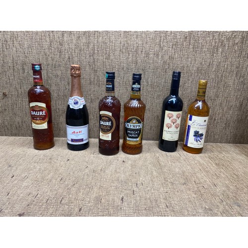 328 - Selection of alcohol including: Olympio, Daure and Asti.