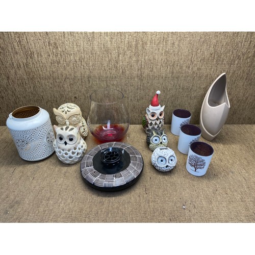 175 - Selection of ceramic and glass items.