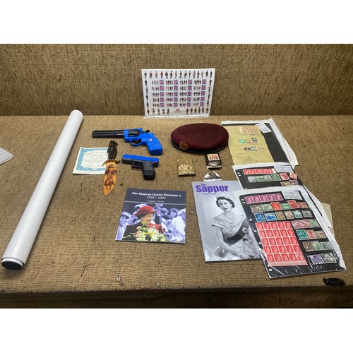 753 - Mixed items including: Royal Engineers beret, John Wayne 