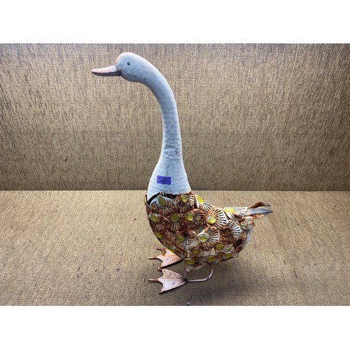 547 - metal goose garden oriment