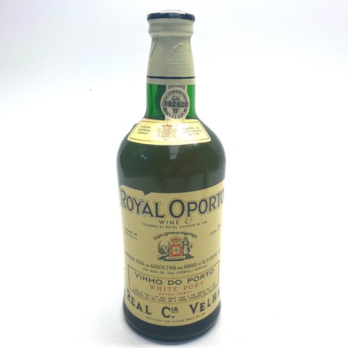 825 - Bottle of vintage Royal Oporto, Vinho do porto.  white port serial number 892920.