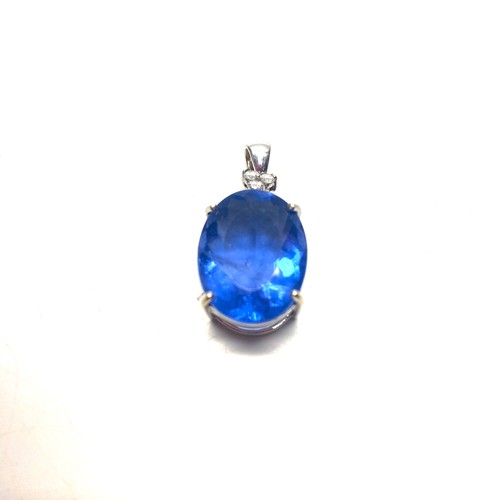 995 - 9ct white gold pendant with large blue amethyst stone and three diamonds to the head. 8g