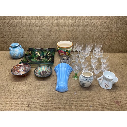 551 - Selection of glass, crystal and ceramics.