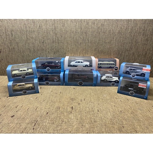 1062 - Collection of Oxford model cars including: Austin taxi, Weymann fanfair and King George V band ringh... 