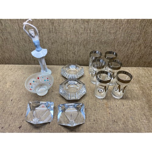 477 - Mixed selection of glass and crystal including: Ashtrays and glasses.