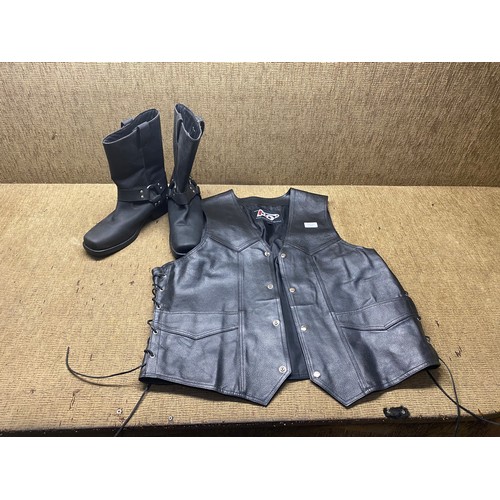 71 - Leather bikers cut and leather biker boots; size 11.