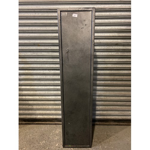 100 - Boxx gun cabinet; 136cm