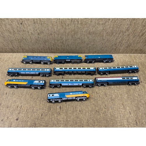 482 - Mixed selection of train carriages and trains 00n gauge.