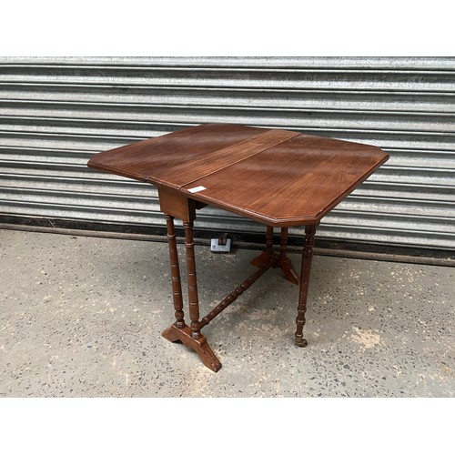 109 - Antique mahogany vintage drop-leaf side table (smaller coffee/side table size).