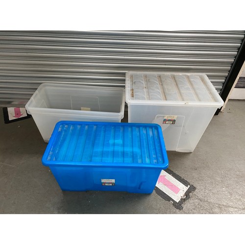 138 - Selection of storage boxes and food containers.