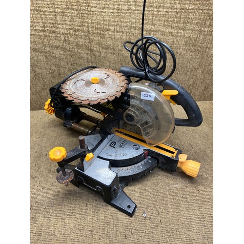 132A - P pro 900w mitre saw.