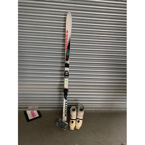 68A - Pair of kastle ski; 1.8m, boots 27.5  and goggles.