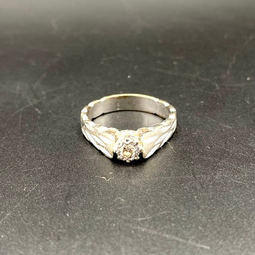 866 - 18-karat white gold ring with large diamond. 6.5g, size R.