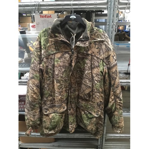 170 - deer hunter size xl camo jacket.