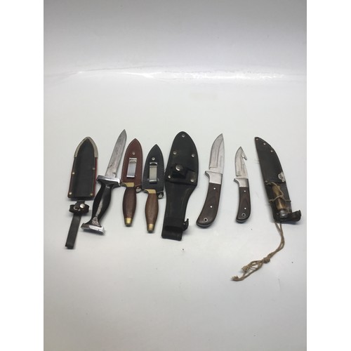 711 - Hunting knives. Some  handmade.