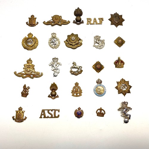 726 - 25 pin badges from WWI and WWII.