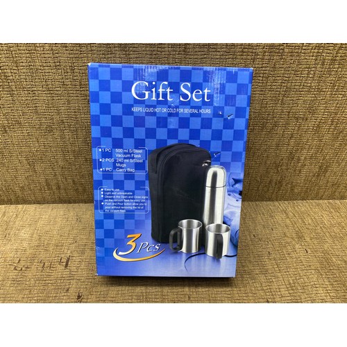 512 - 3 piece flask gift set.