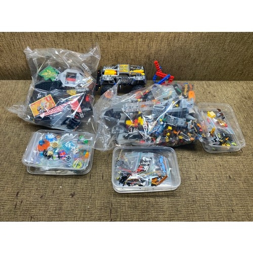 1048 - Large collection of LEGO.