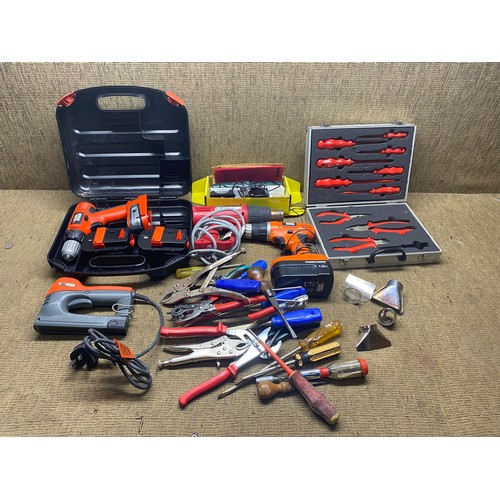 242 - Mixed tools including: A Black & Decker drill and a Bosch cordless screwdriver.