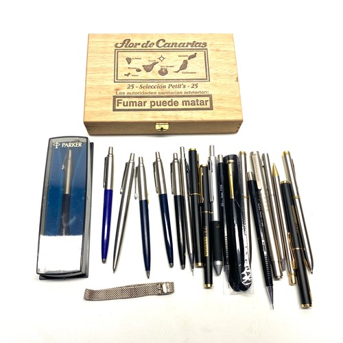 740 - Collection of pens including: a boxed parker.