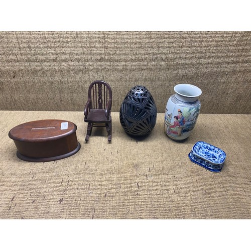 742 - Selection of treen and Japanese items.