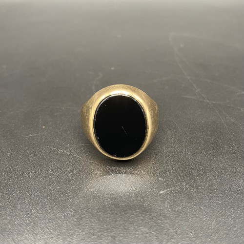 950 - 9ct gold signet ring size L, 4.3g