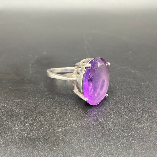 958 - Silver ring with large Amethyst stone. Size P.