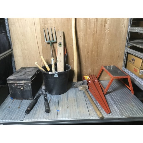 307 - Mixed tools including: Bucket, steps and metal box.