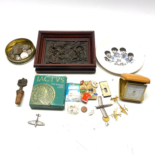 713 - Mixed items including: A Beatles plate, vintage travel clock and coins.