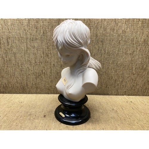 903 - Vintage bust by 