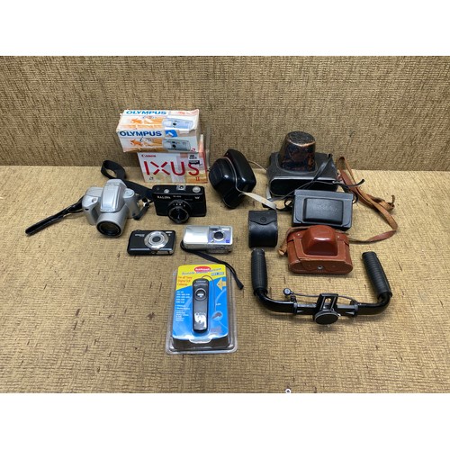 1188 - Collection of cameras and accessories.