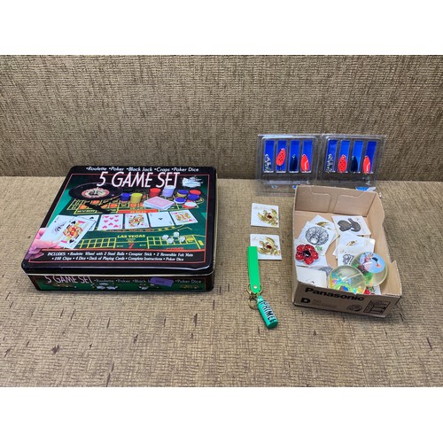 500 - mixed items including: A five game casino set (new with plastic around) fishing lures and retail pac... 