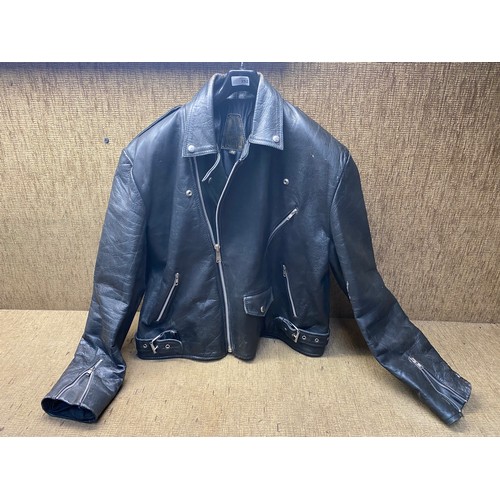 252 - Black leather bikers jacket size 50 l/xl