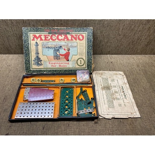 493 - Boxed vintage Meccano set.