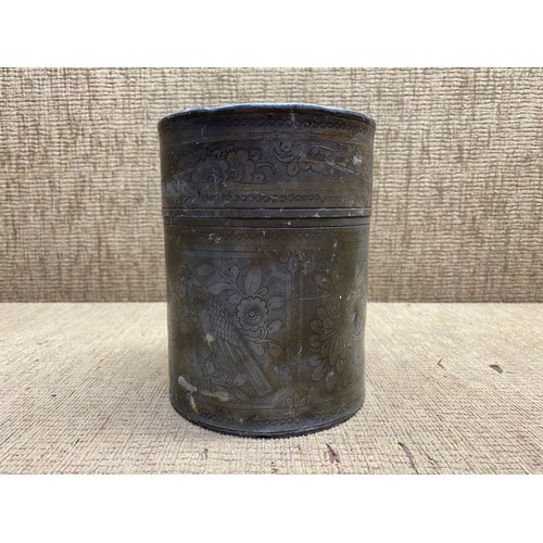 688 - Chinese tea caddy; Weight 0.80kg, Diameter: 12cm and depth: 16cm.