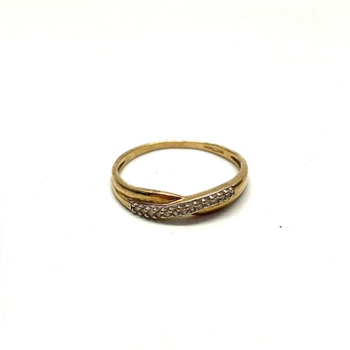 714 - 9ct gold ring with diamonds, size K, 1.1g