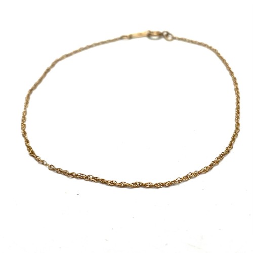 716 - 9ct gold petite bracelet 18cm 0.6g