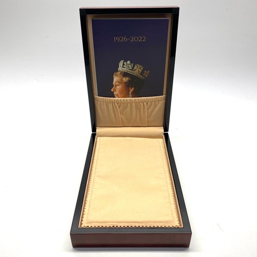 738 - The Royal Mint Her majesty Queen Elizabeth II. 2022 UK 1kg silver proof £500 coin. 116 OF 500. This ... 