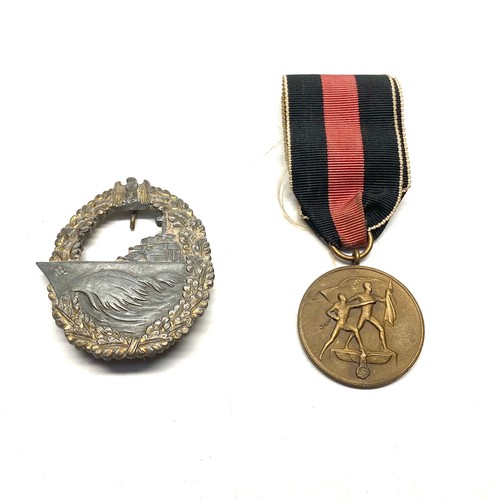 569 - WW2 Kriegsmarine Zerstörer-Kriegsabzeichen (Destroyer) badge by JFS and a Sudetenland medal commemor... 