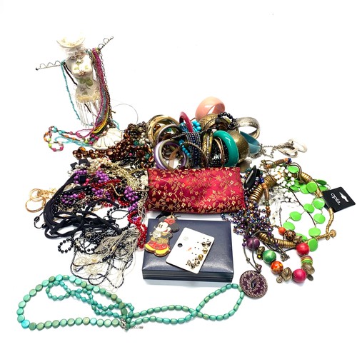 419 - large selection of jewellery in a box including bangles.