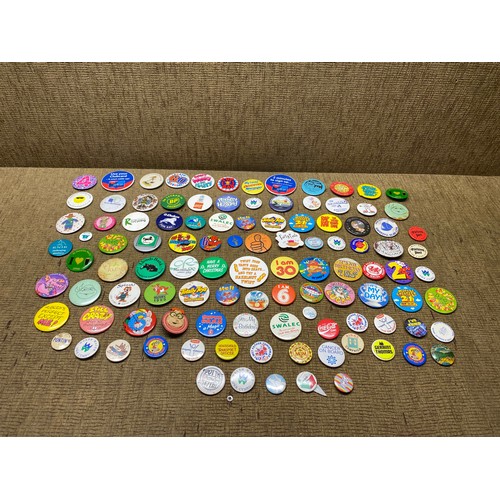 606 - Collection of pin badges.