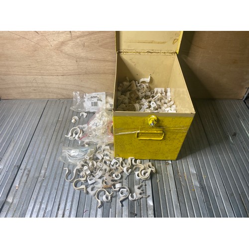 259 - Large selection of pipe fittings.