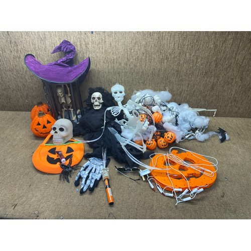 311B - mixed selection of Halloween decorations.