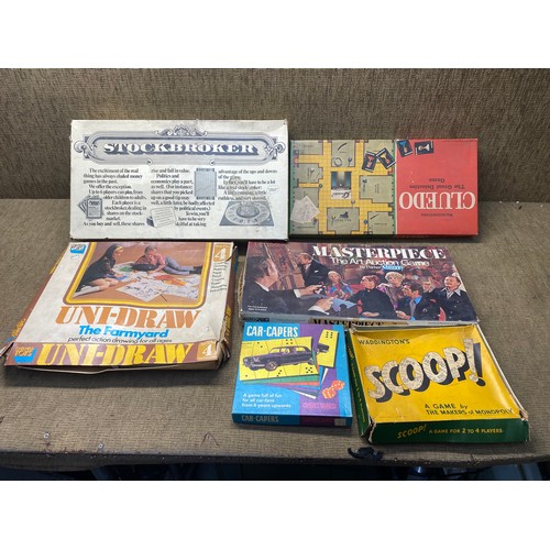 884 - Vintage board games including: Stockbroker.