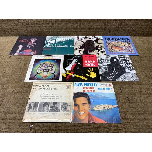 934 - 7 inch LPs including: Bob Dylan and Elvis.