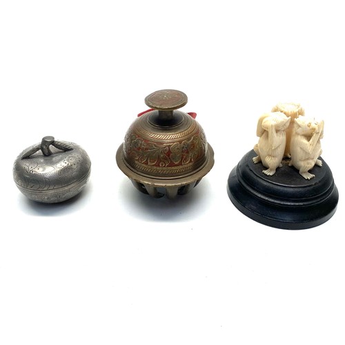 577 - 3 Monkeys and an enamel bell.